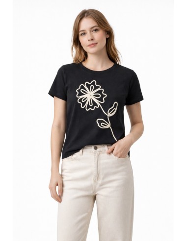 CAMISETA RELIEVE FLOR
